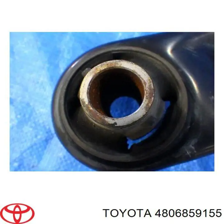 Правий важіль передній нижній підвіски Toyota 4806859155