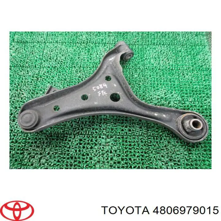4806979015 Toyota Поперечний важіль
