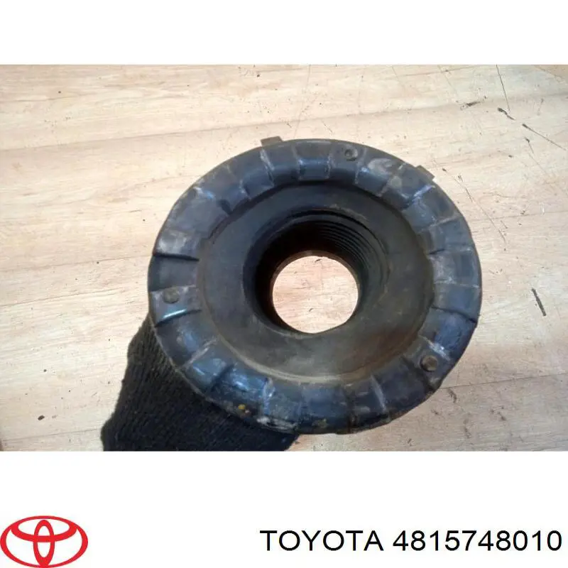 Купити 4815748010 Toyota Пильник амортизатора переднього