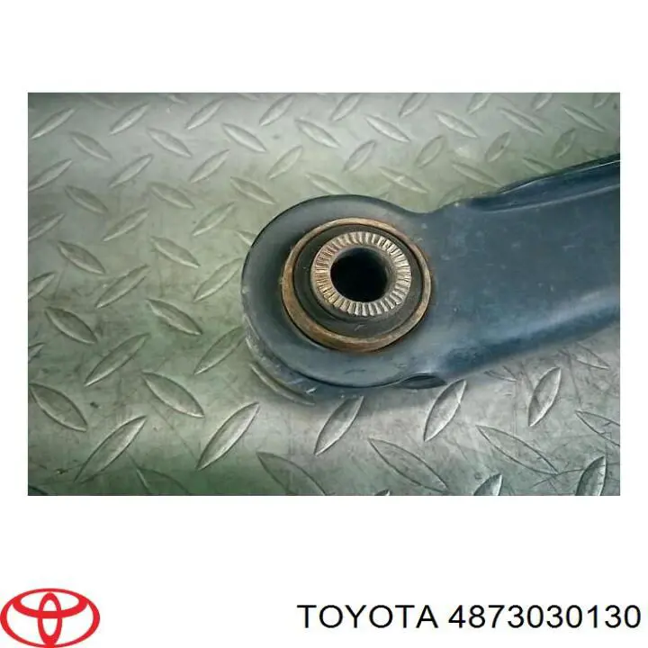 Купити 4873030130 Toyota Важіль задньої підвіски нижній, правий