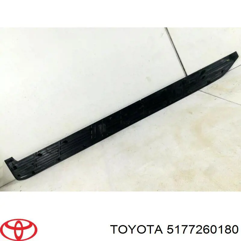 Накладка підніжки 5177260180 Toyota