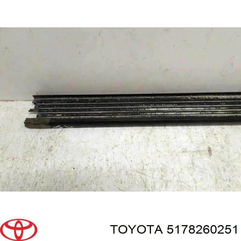 5178260251 Toyota Накладка на поріг ліва