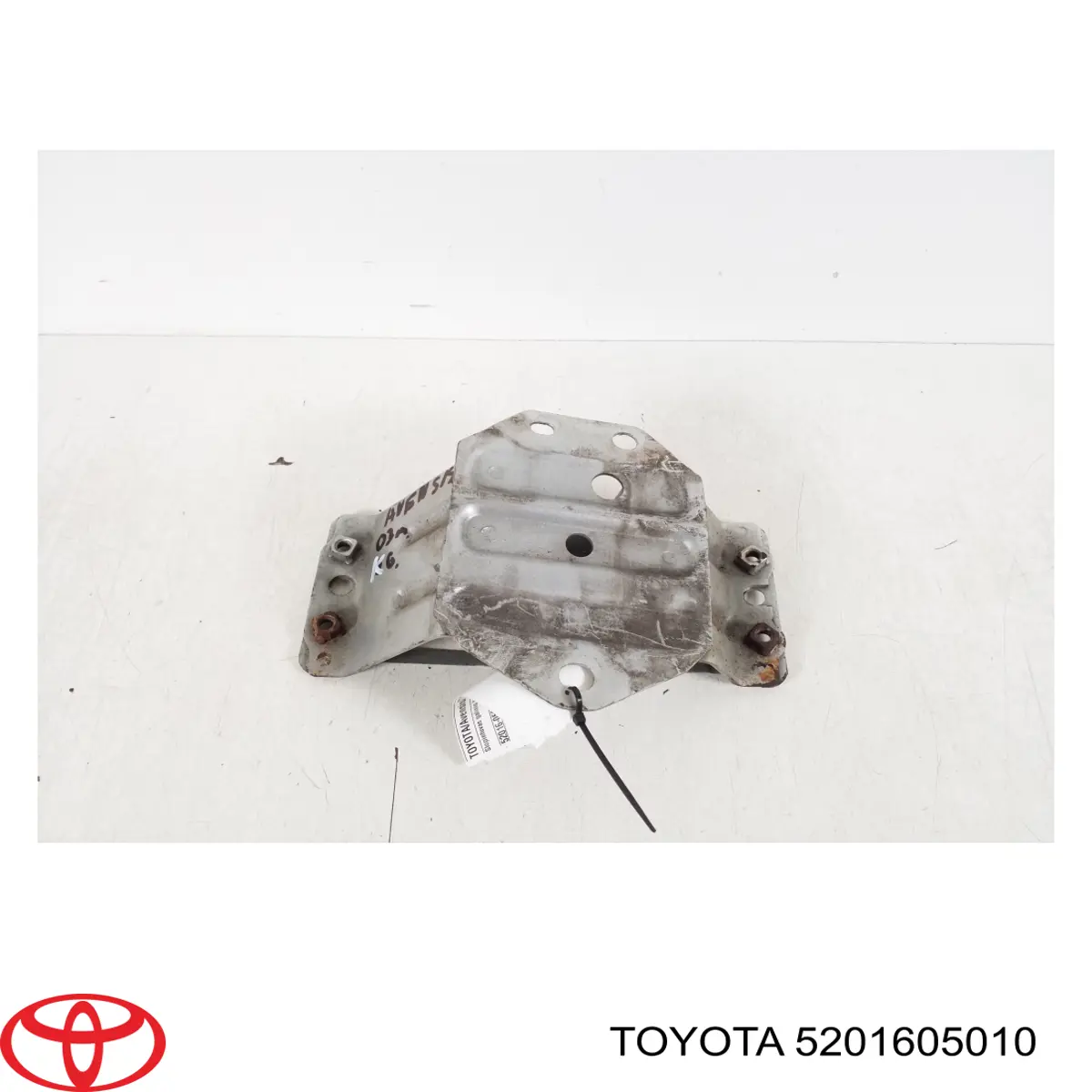Кронштейн підсилювача заднього бампера Toyota 5201605010 ціна, від 9.50 USD