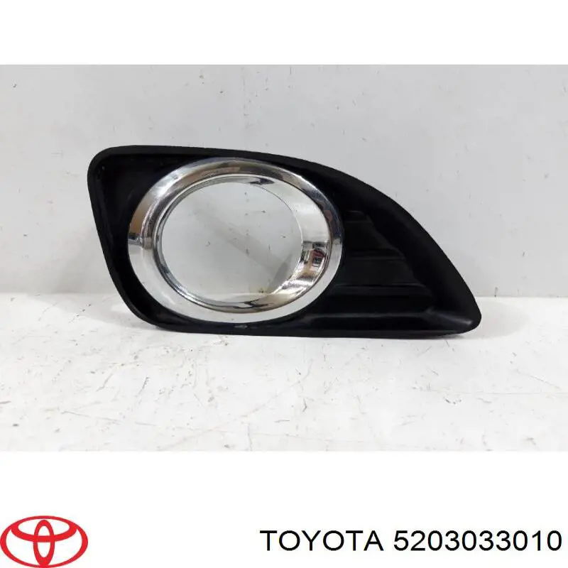 5203033010 Toyota Заглушка, решітка протитуманних фар бампера переднього, права