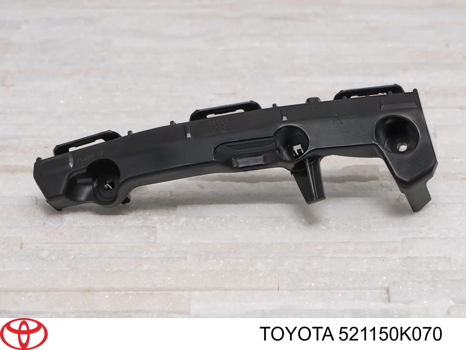 Праве кріплення переднього бампера Toyota 521150K070 ціна, від 69.95 USD
