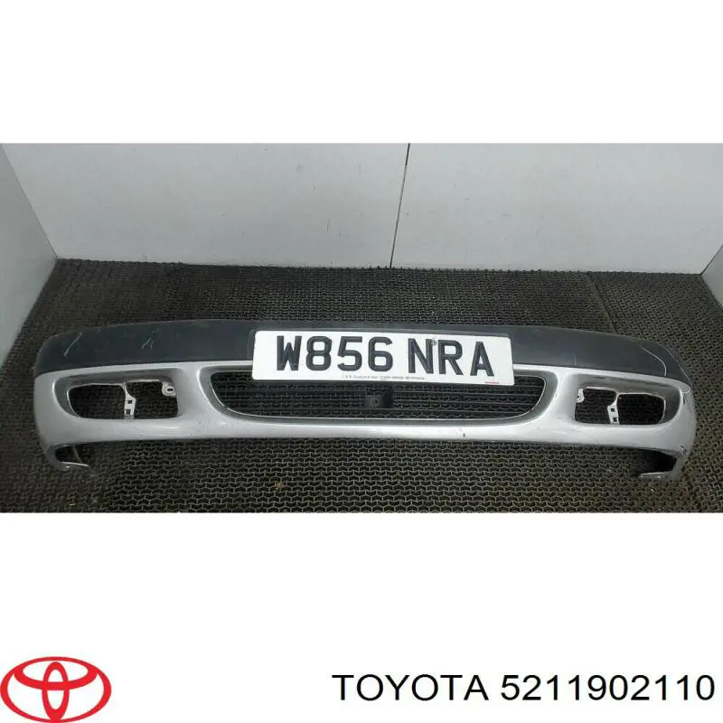 Передній бампер на Toyota Corolla E11