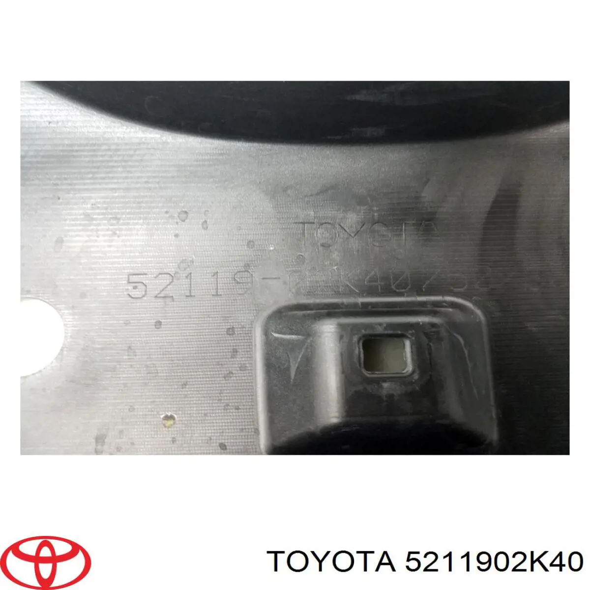 Передній бампер 5211902K40 Toyota