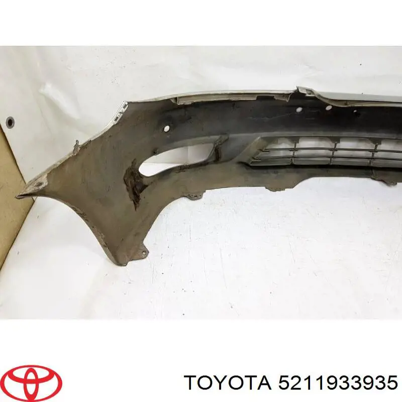 Передній бампер 5211933935 Toyota