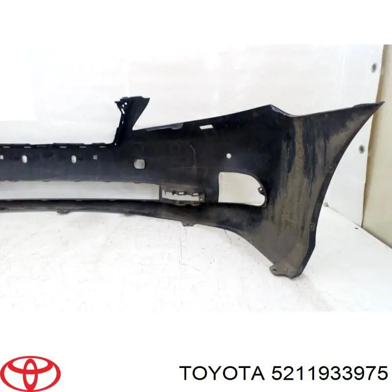 Передній бампер 5211933975 Toyota