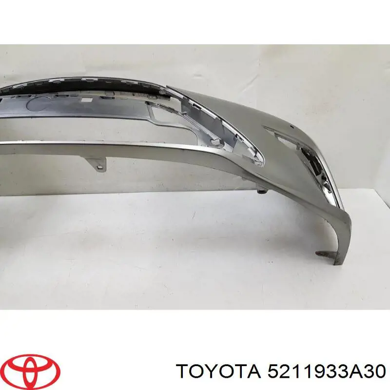 5211933A30 Toyota Бампер передній в зборі