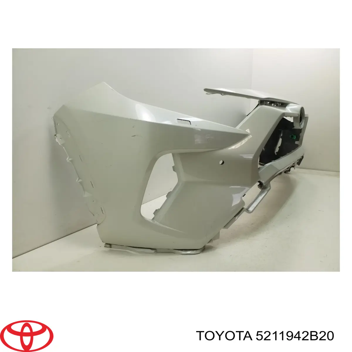 Передній бампер 5211942B20 Toyota