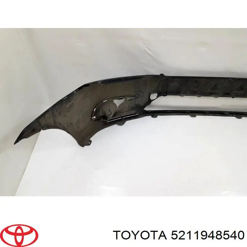 Передній бампер 5211948540 Toyota