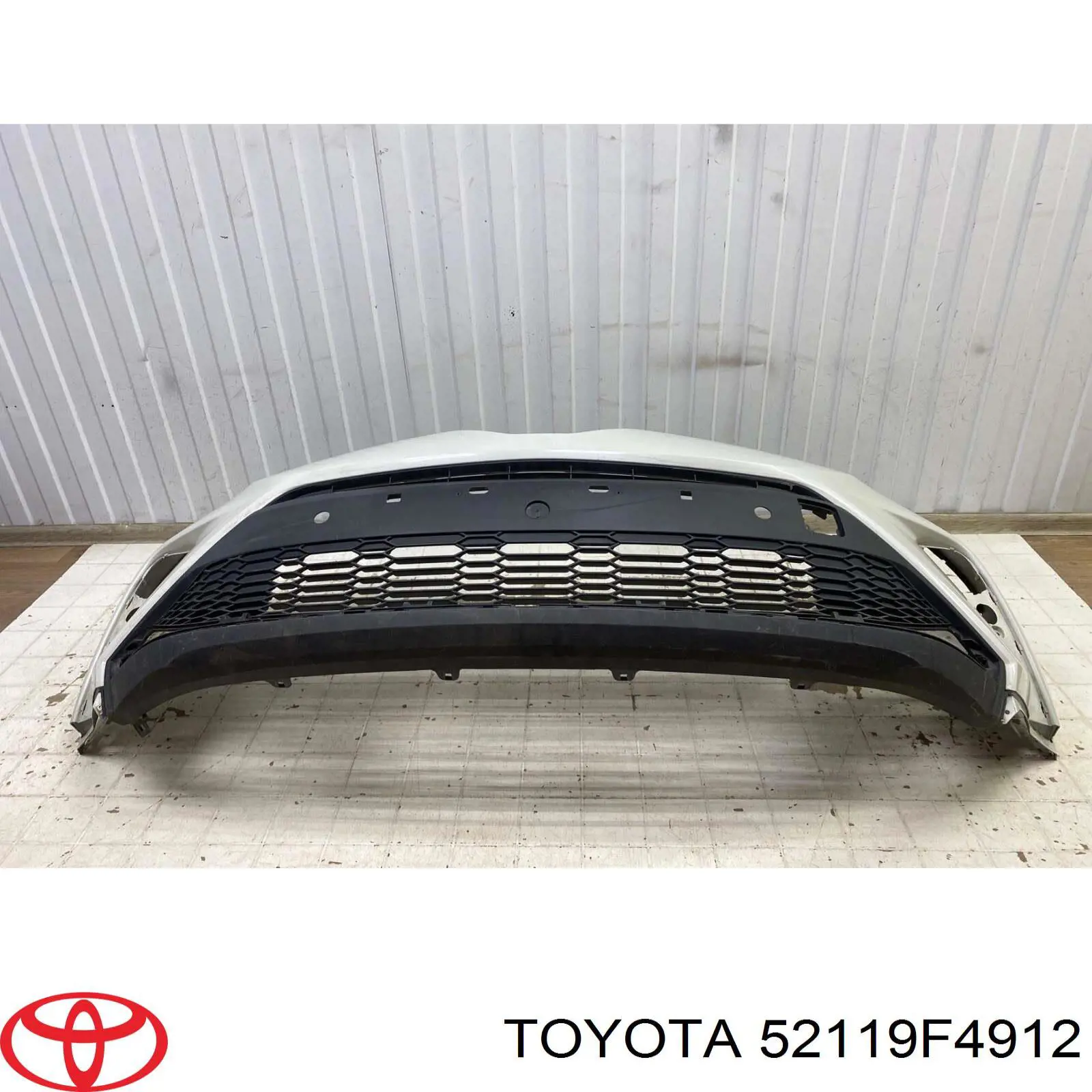 Передній бампер 52119F4912 Toyota