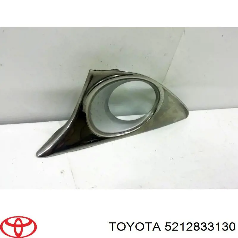 Купити 5212833130 Toyota Заглушка, решітка протитуманних фар бампера переднього, ліва