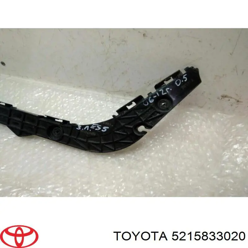 Купити 5215833020 Toyota Кріплення бамера ліве