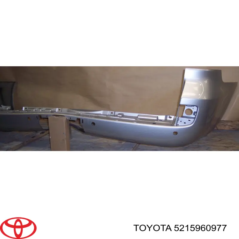 Задній бампер 5215960977 Toyota