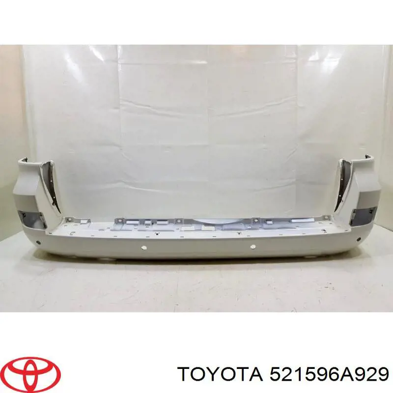 Буфер (бампер) задній на Toyota Land Cruiser  J200