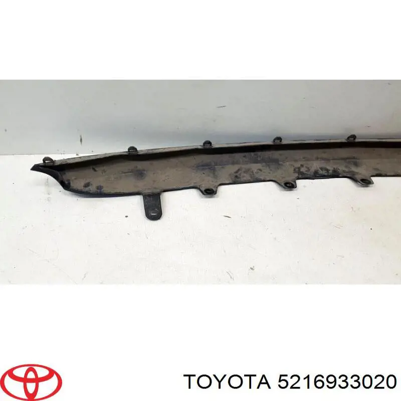 5216906070 Toyota Накладка бампера заднього