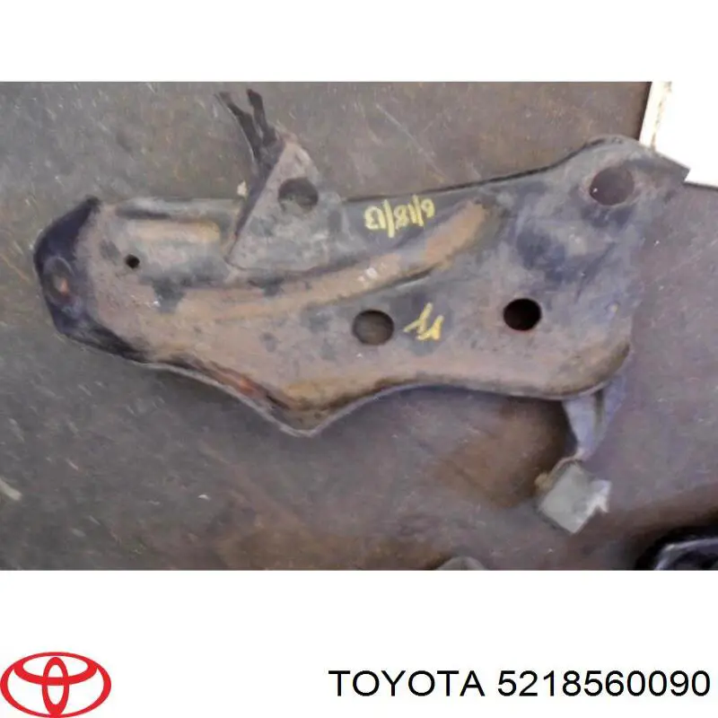 Купити 5218560090 Toyota Кронштейн бампера заднього