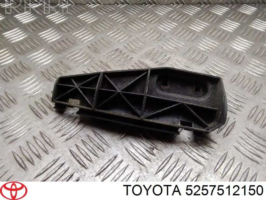 Кронштейн бампера заднього, правий Signeda PTY46396AR ціна, від 31.25 USD
