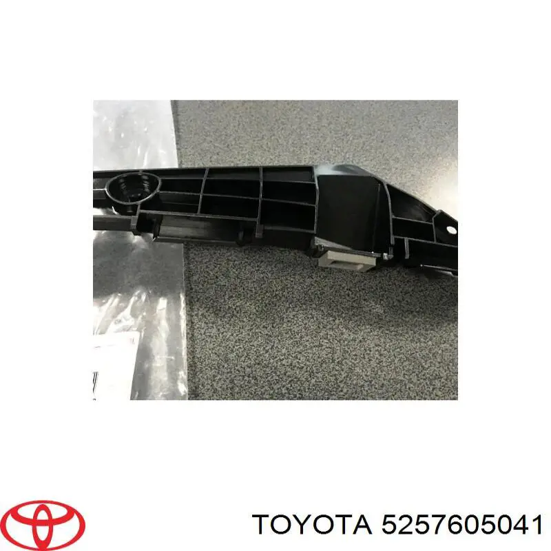 Купити 5257605041 Toyota Кріплення бамера ліве