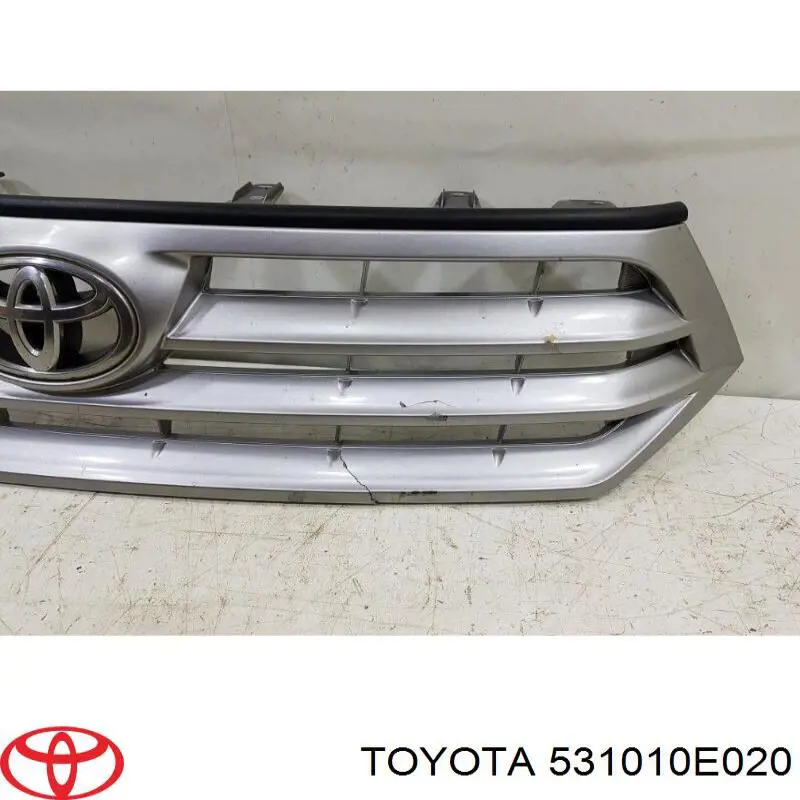 Купити 531010E020 Toyota Захисна решітка радіатора