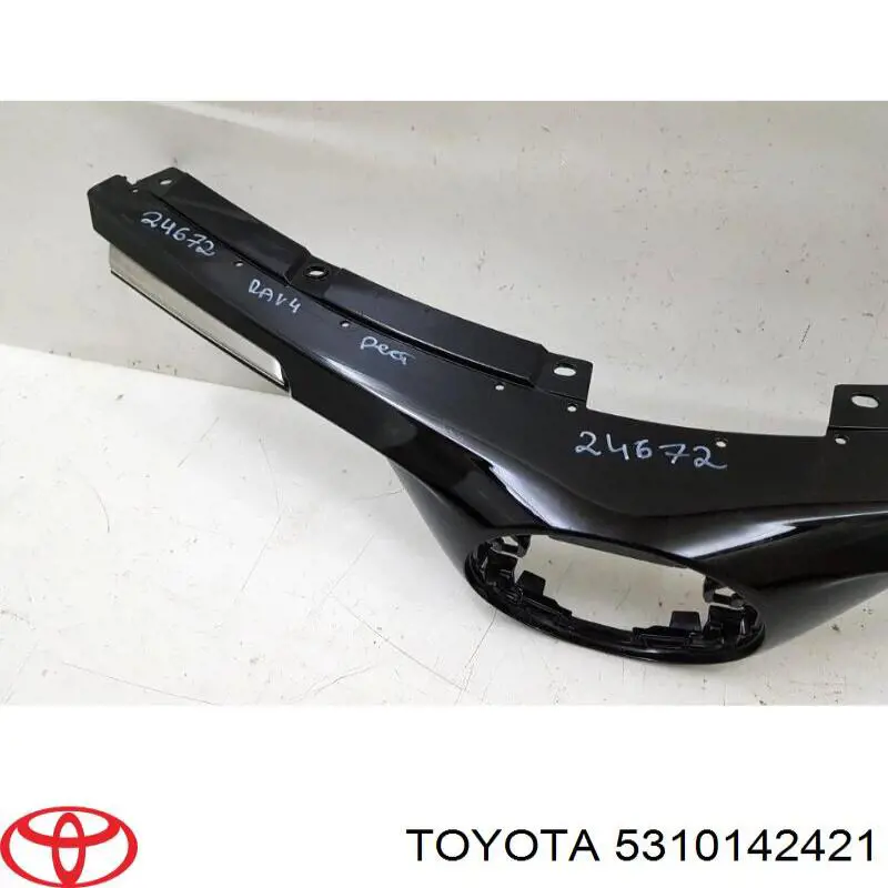 Решітка радіатора 5310142421 Toyota