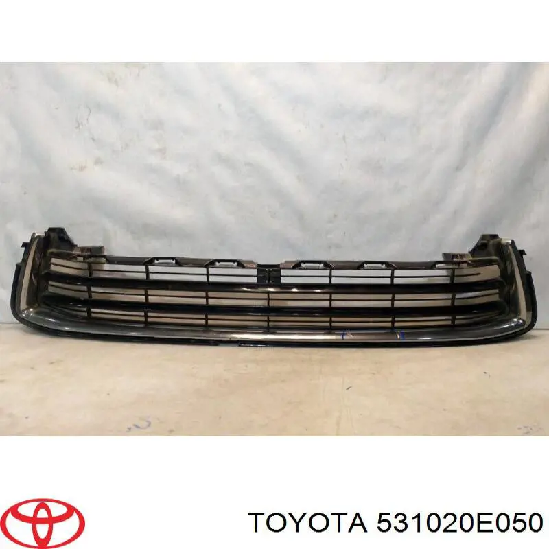 Решітка переднього бампера Toyota 531020E050 ціна, від 235.12 USD