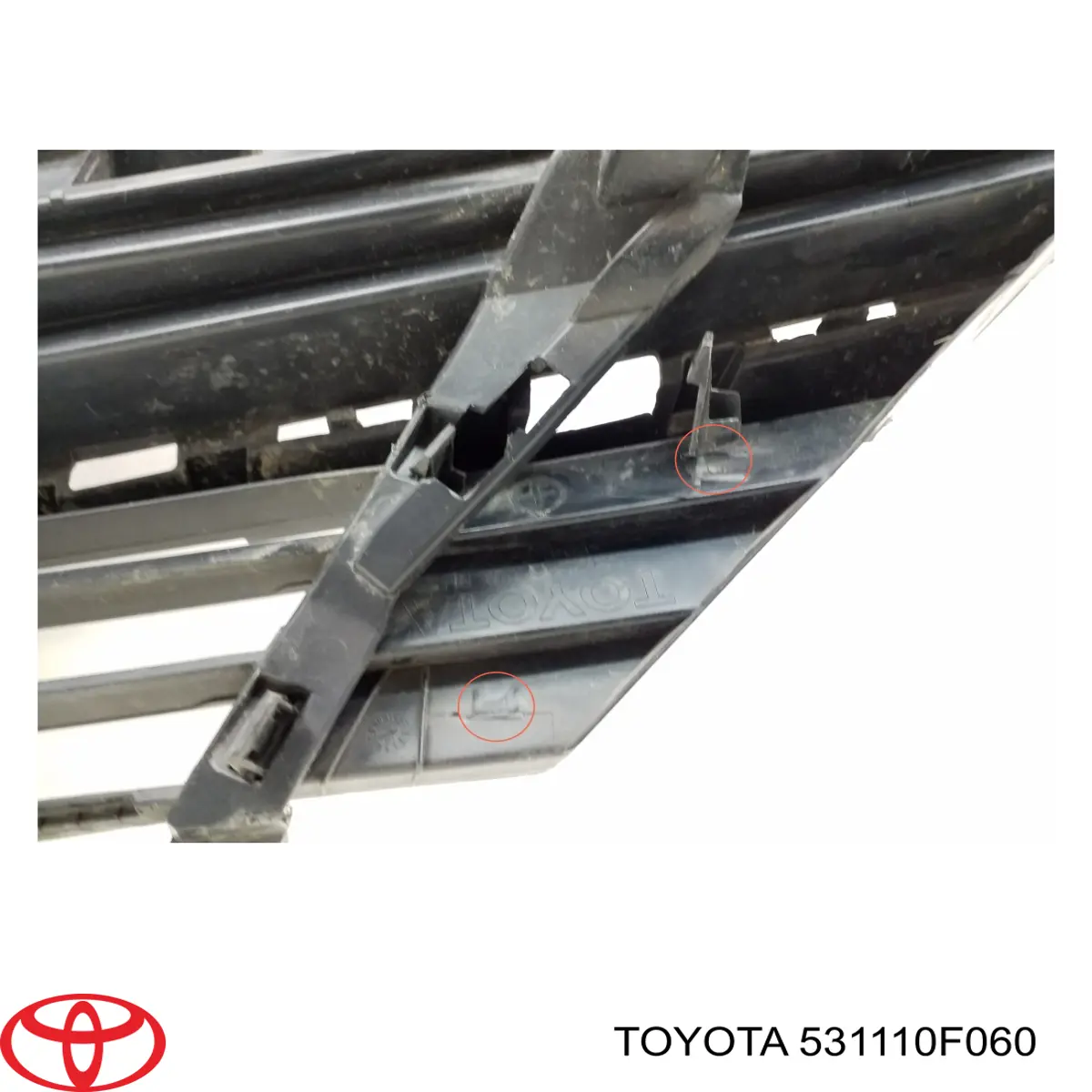 531110F060 Toyota Решітка радіатора