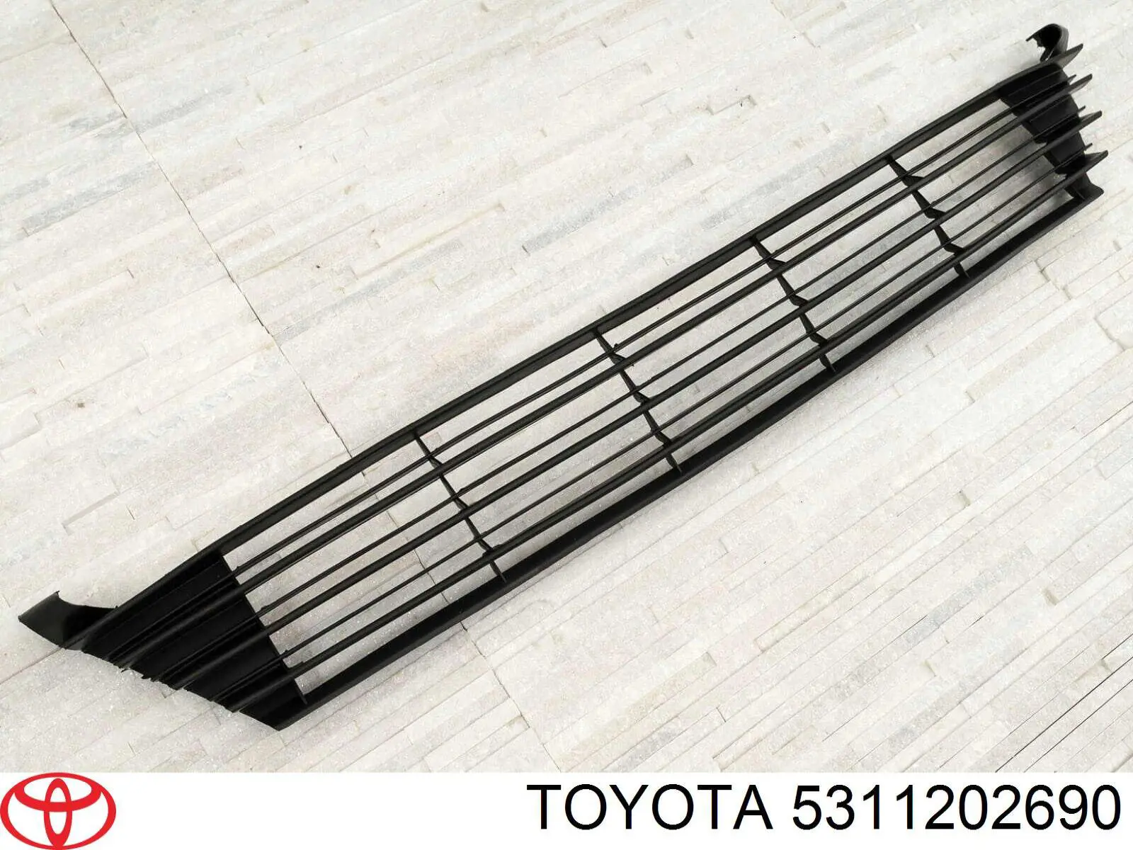 Решітка переднього бампера FPS FP7046910 ціна, від 19.55 USD