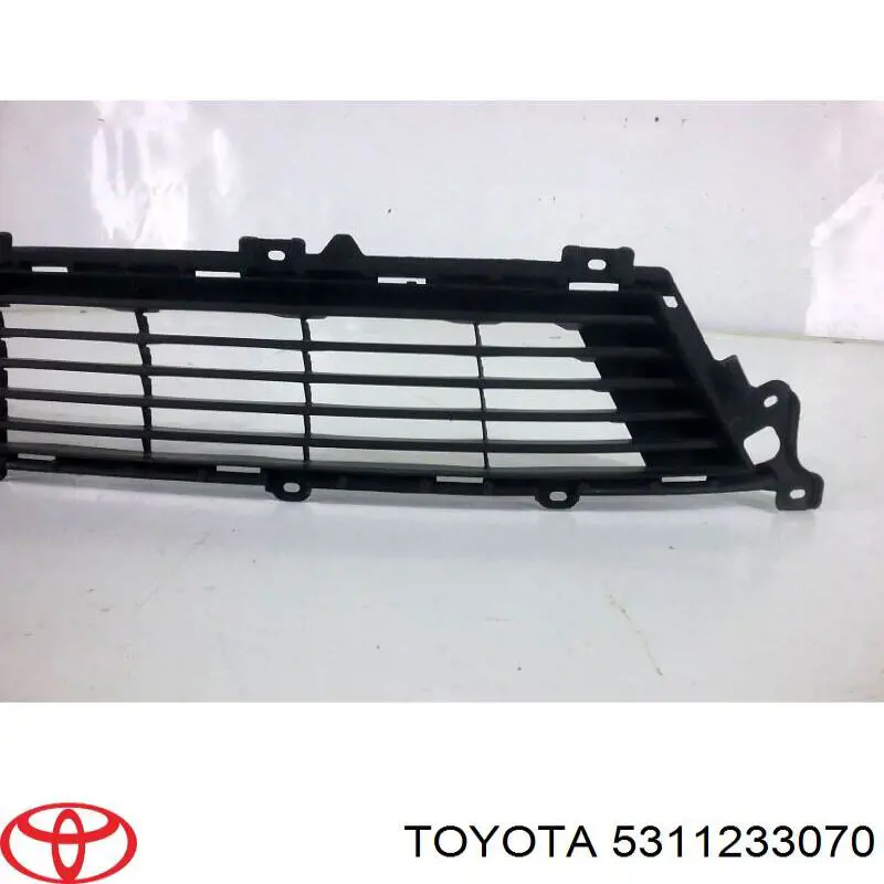 Решітка переднього бампера Toyota 5311233070 ціна, від 43.89 USD