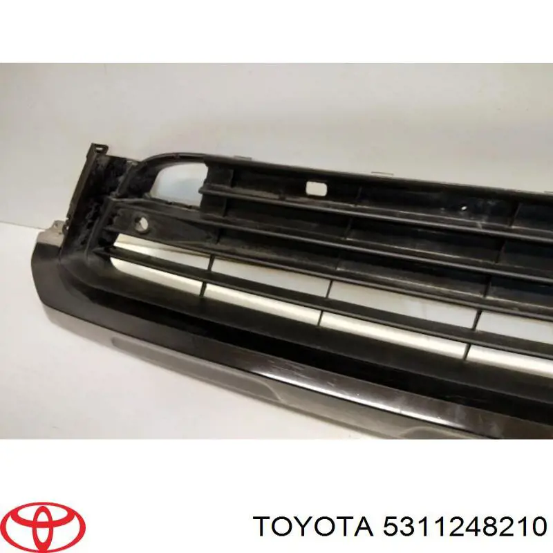 5311248210 Toyota Решітка переднього бампера, центральна