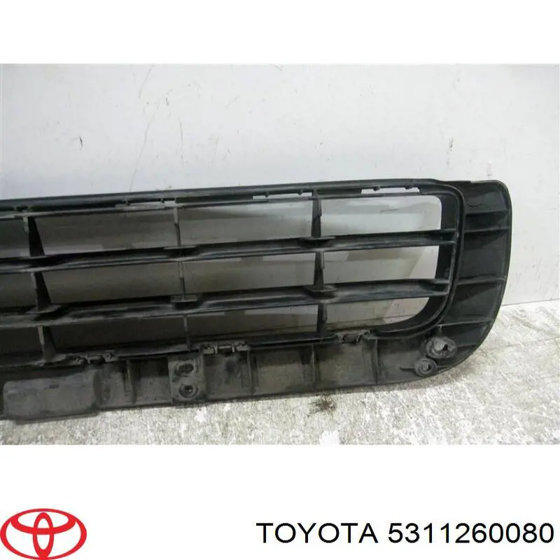 5311260080 Toyota Решітка переднього бампера, центральна