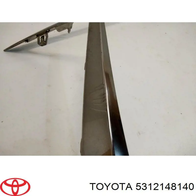 Молдинг решітки радіатора 5312148140 Toyota