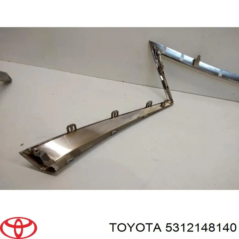 5312148140 Toyota Накладка решітки радіатора
