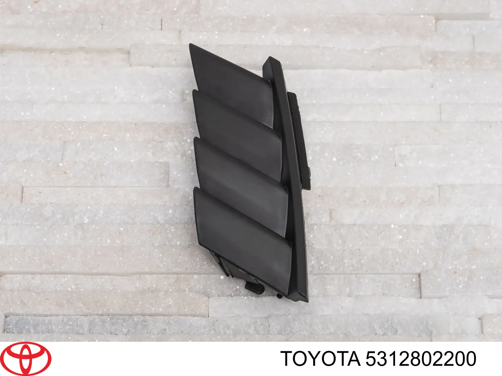 Облицювання радіатора Toyota 5312802200 ціна, від 32.10 USD