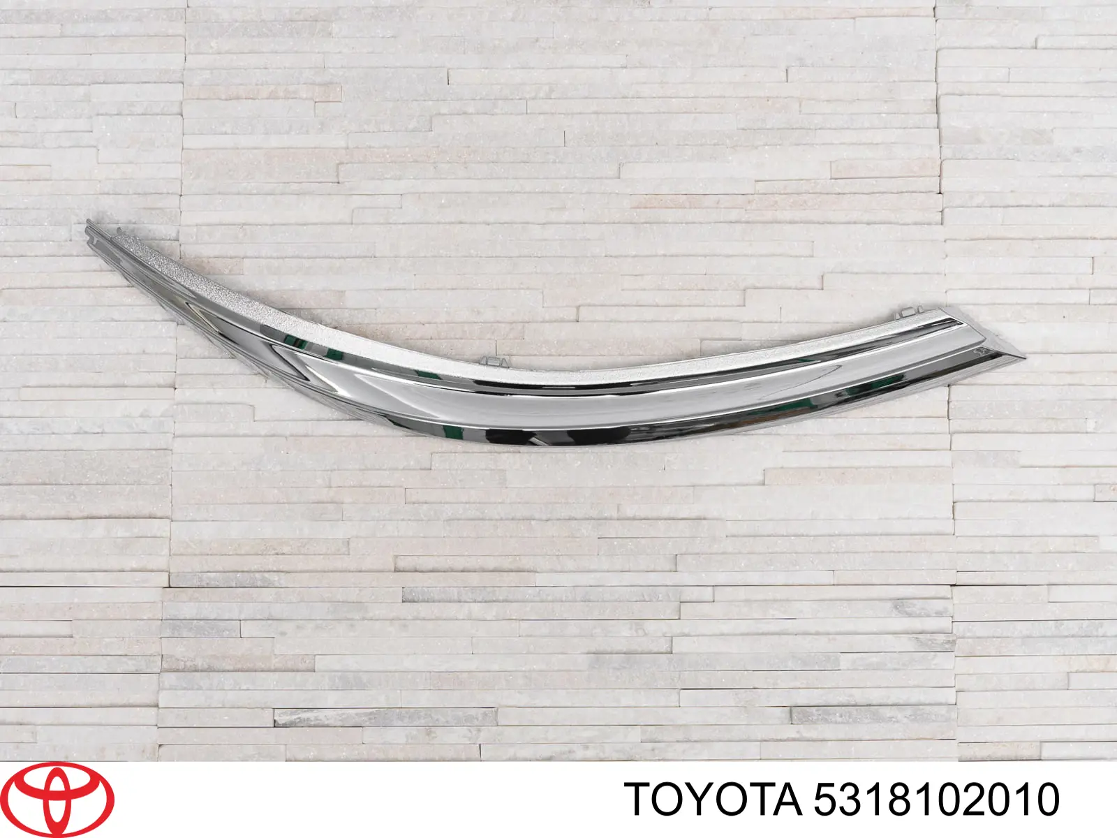5318102010 Toyota Молдинг фари, правої