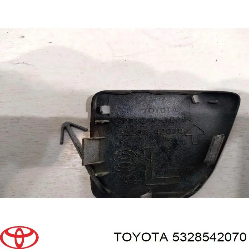 5328542070 Toyota Заглушка бампера буксирувального гака, передні праві