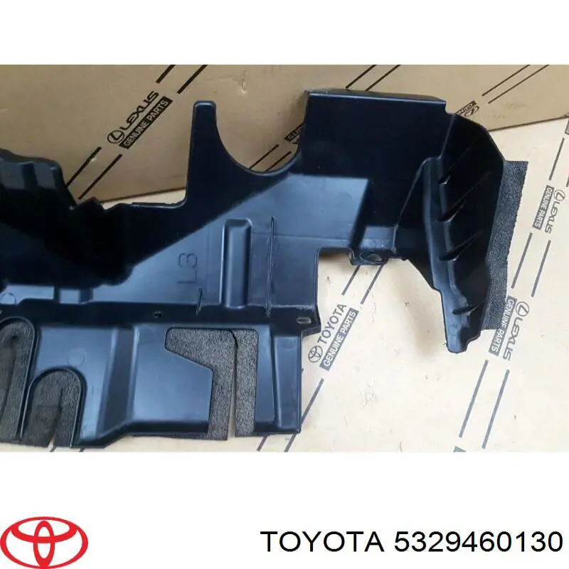 5329460130 Toyota Накладка верхня передній панелі / супорта радіатора