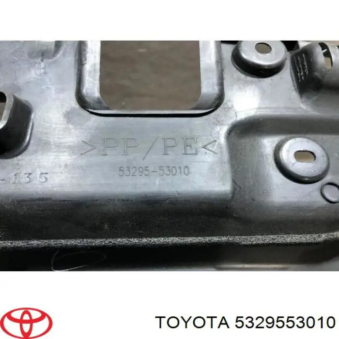 5329553010 Toyota Накладка верхня передній панелі / супорта радіатора