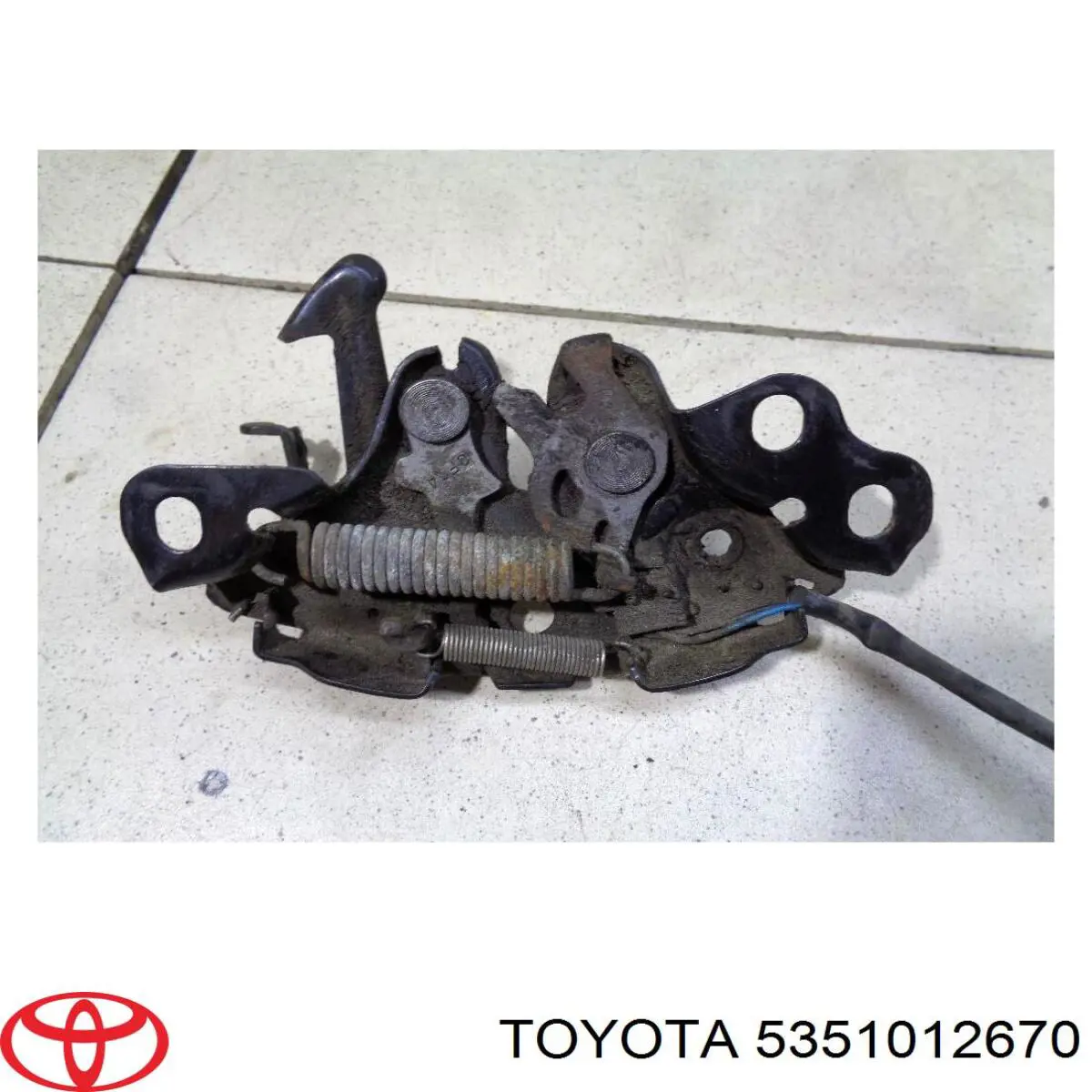  Замок капота Toyota Corolla 