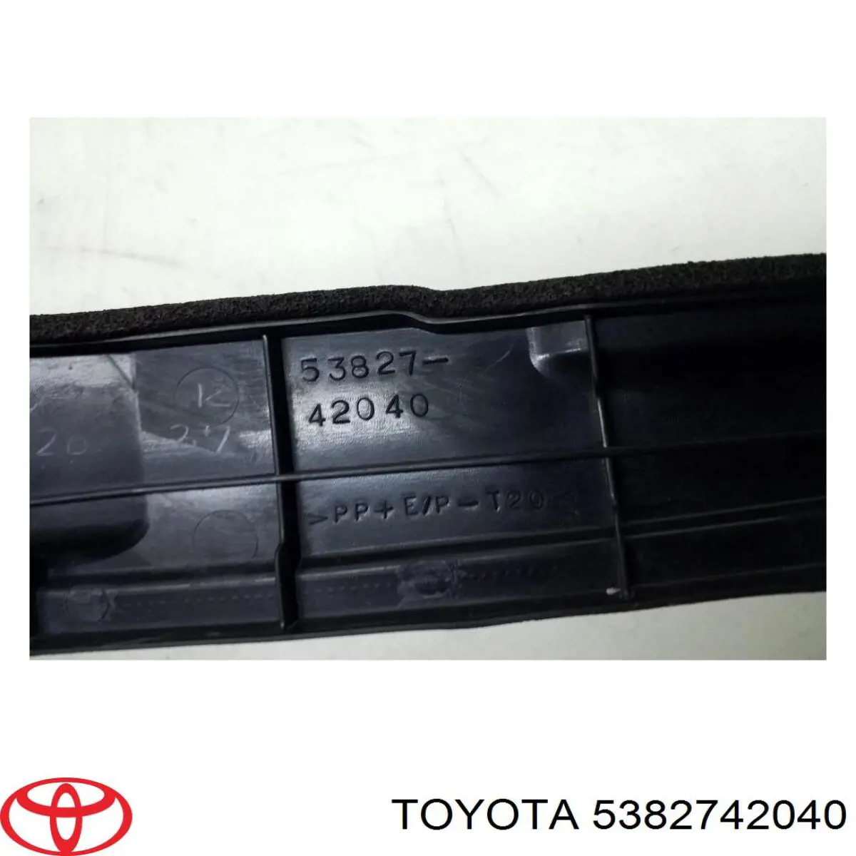 Накладка переднього правого крила Toyota 5382742040 ціна, від 3.31 USD