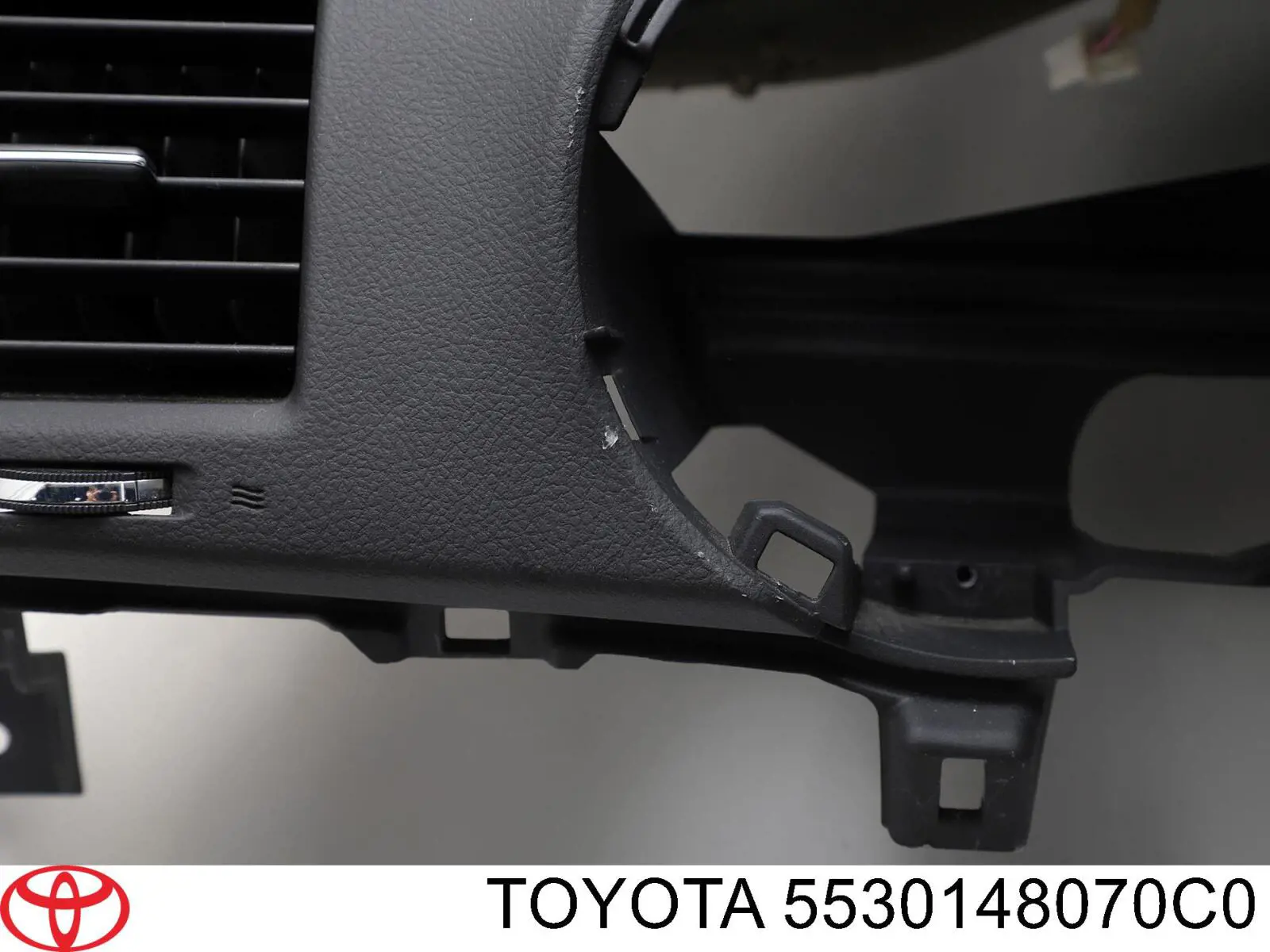 5530148070C0 Toyota Молдинг бампера переднього, центральний
