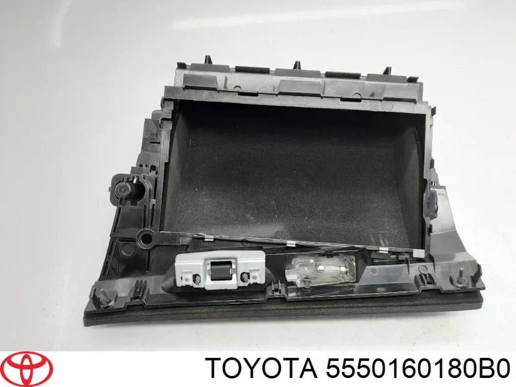 5550160180B0 Toyota кришка ящика рукавички (бардачка)