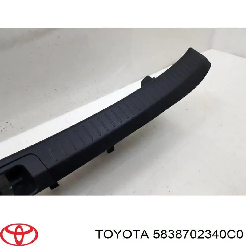 Купити 5838702340C0 Toyota 