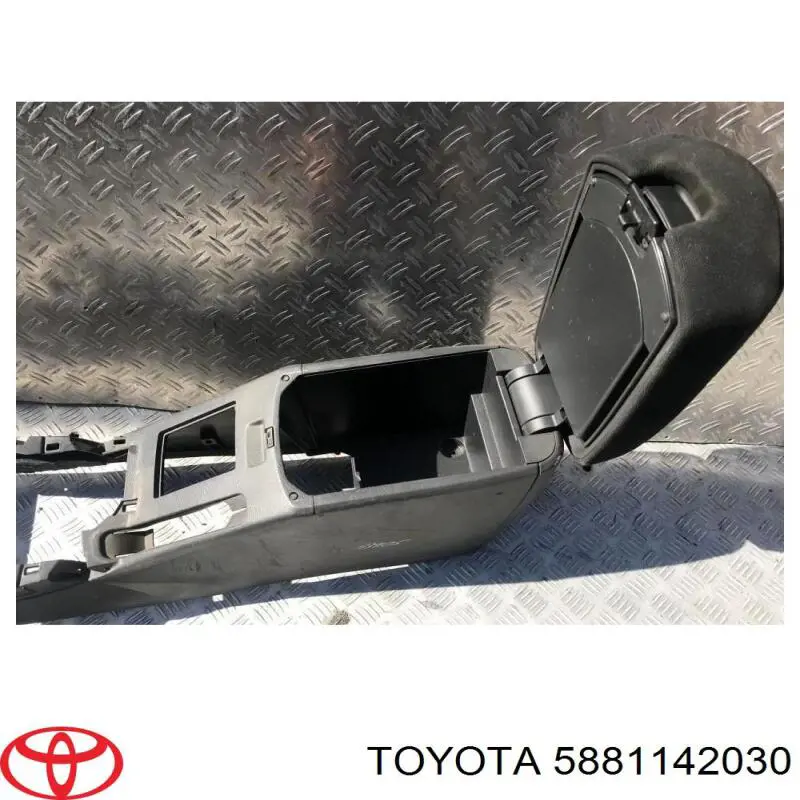 5881142030 Toyota 