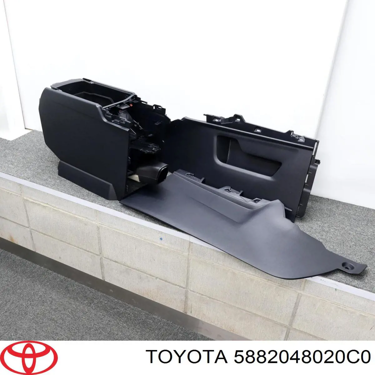 Купити 5882048020C0 Toyota Консоль панелі приладів
