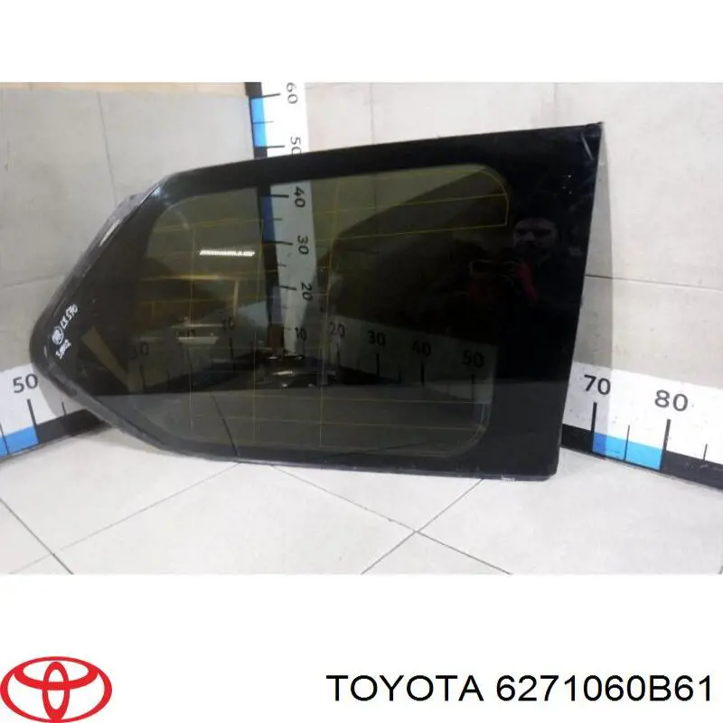 Скло багажного відсіку, праве Toyota 6271060B61 ціна, від 112.87 USD