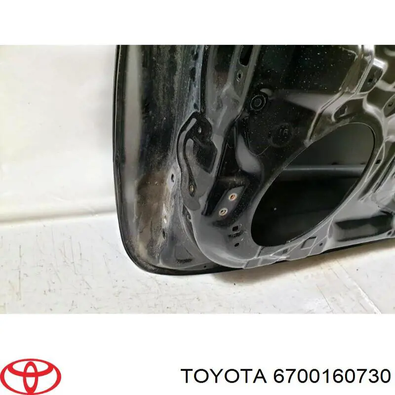 Двері праві передні 6700160730 Toyota