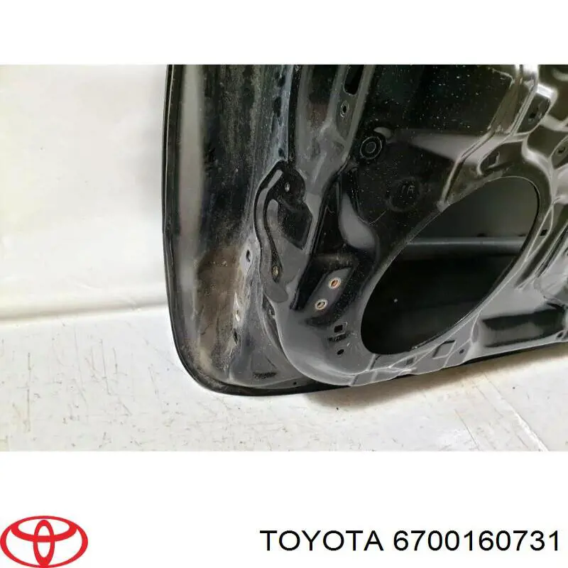 Двері праві передні 6700160731 Toyota